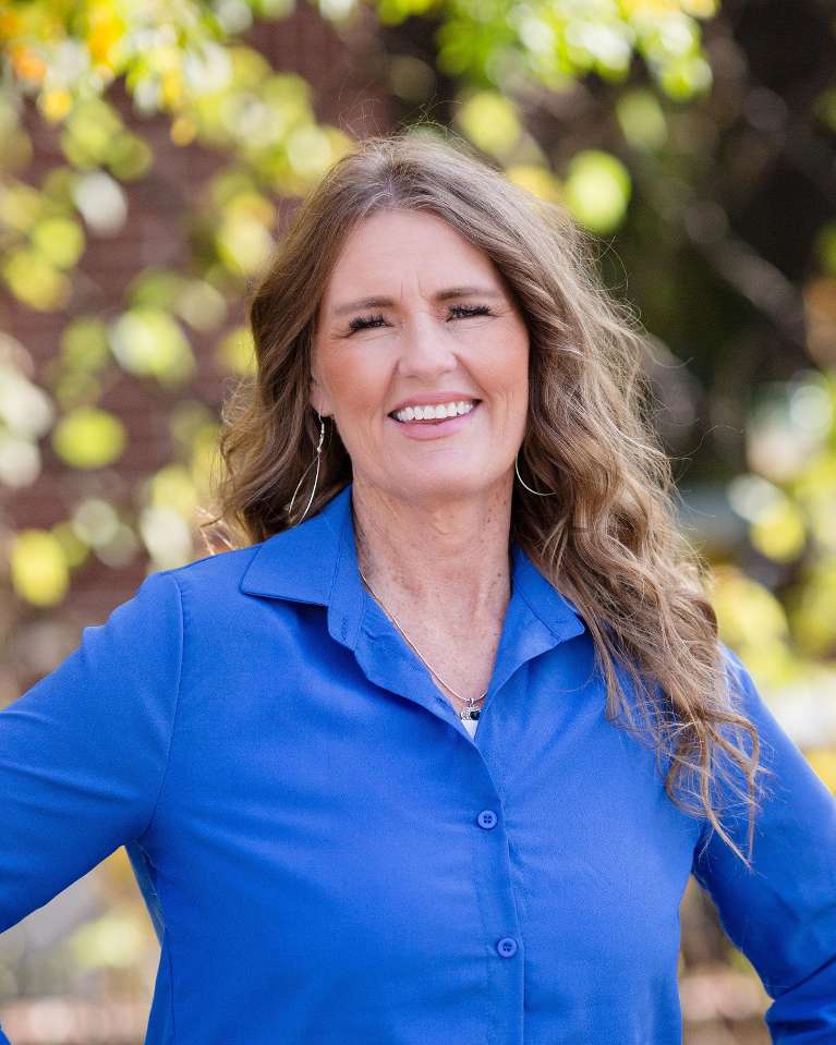 Front Desk Representative Mindi